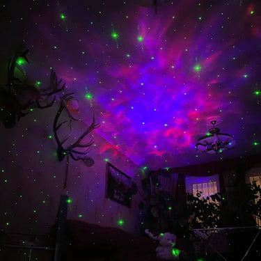 projection de lumière colorée avec l'astronaute projecteur